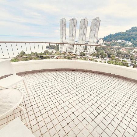 Romantic Couple Suite + Beach-Front Balcony Танджунг Бунга Екстериор снимка