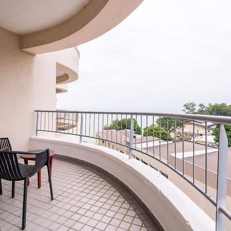 Romantic Couple Suite + Beach-Front Balcony Танджунг Бунга Екстериор снимка