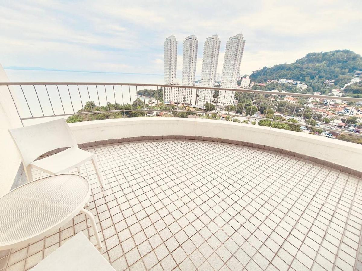 Romantic Couple Suite + Beach-Front Balcony Танджунг Бунга Екстериор снимка